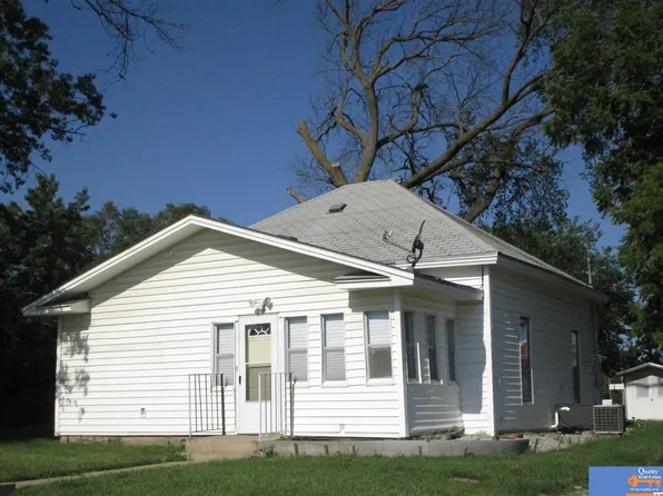 803 S 7th St, Beatrice, NE 68310