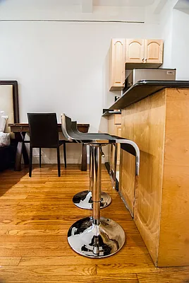 Rented by WAM Partners - William Moses Co. | media 7