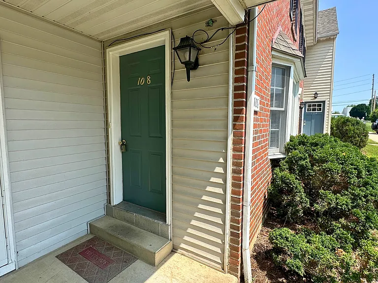 108 Bradford Dr — Photo 4