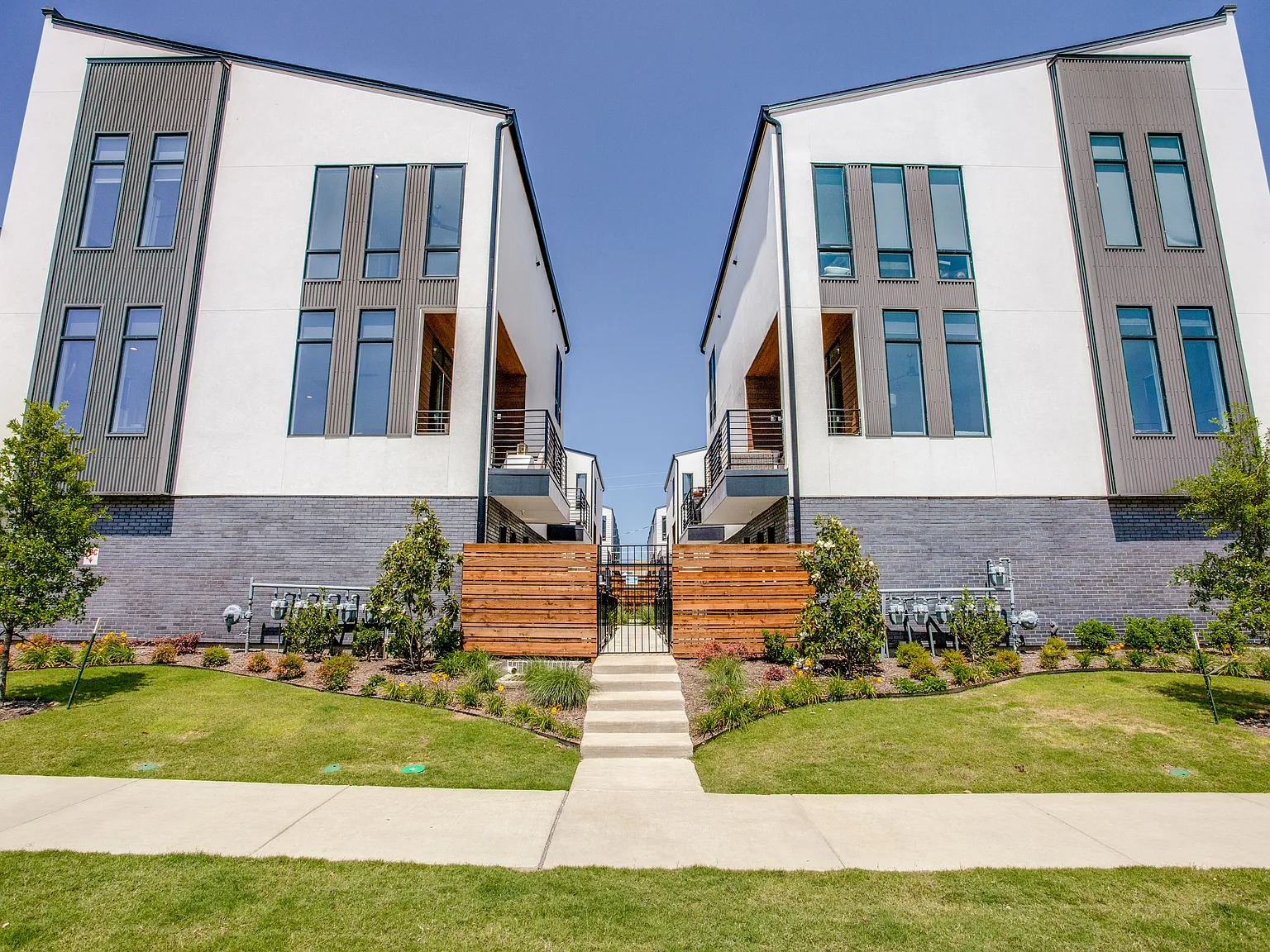 2 bed, 2.5 bath, 1500 sqft, $3,400 — Photo 1