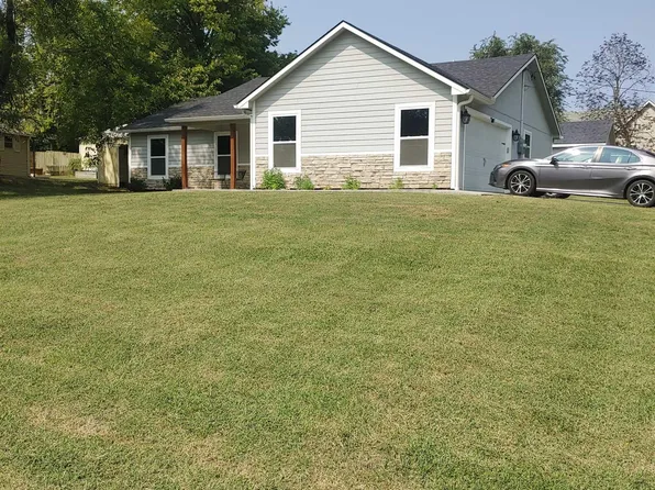 302 Hamilton St, Oskaloosa, KS 66066