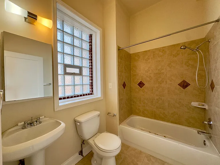 Apartments in Reservoir Hill, Baltimore, MD! — Photo 25
