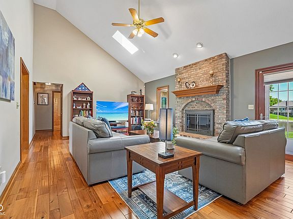 3rd image of 2567 Willow St