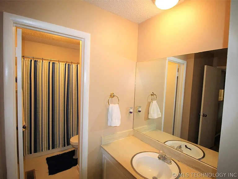 6722 S Lewis Ave — Photo 7