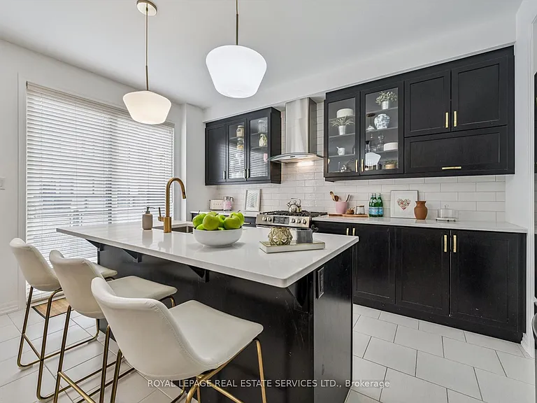 78 Huguenot Rd — Photo 10