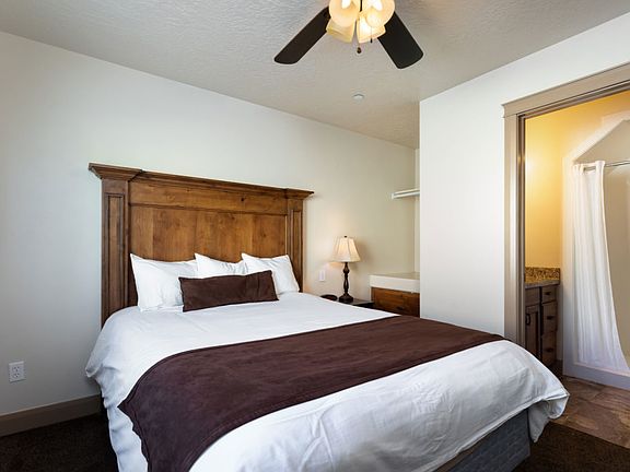 3rd image of 75 S 100 W #7