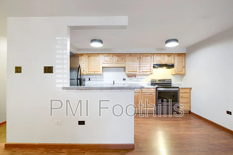 2 bed, 1.5 bath, 900 sqft, $1,687 — Photo 4