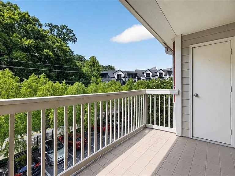 1021 Chastain Park Ct NE — Photo 12