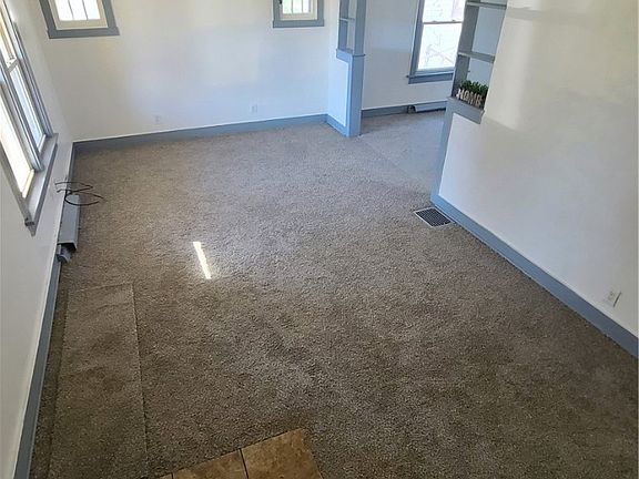 5th image of 2505 Oakridge Dr