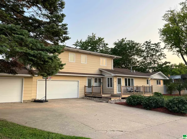 1001 E Lewis St, Vermillion, SD 57069