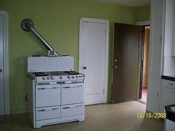5th image of 1776 Broadway St