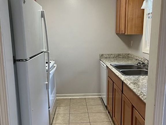 3rd image of 6015 Warm Springs Ct APT A