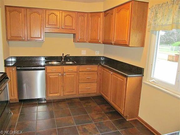2nd image of 5113 Park Ln