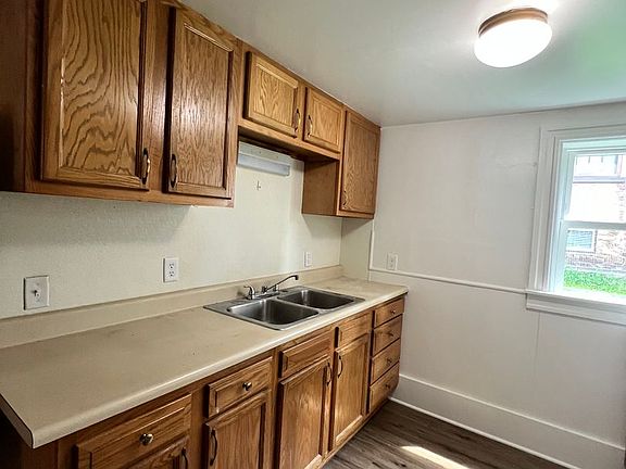 2nd image of 119 W Market St #5