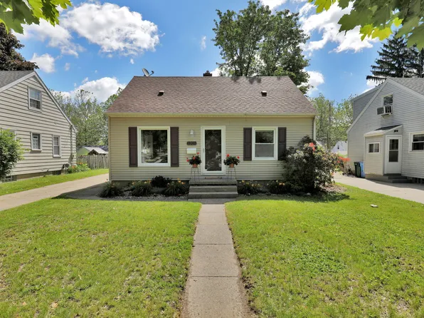 3201 Sablain Parkway Dr, Lansing, MI 48910
