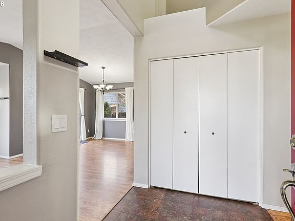 3rd image of 1156 NE Paloma Ave