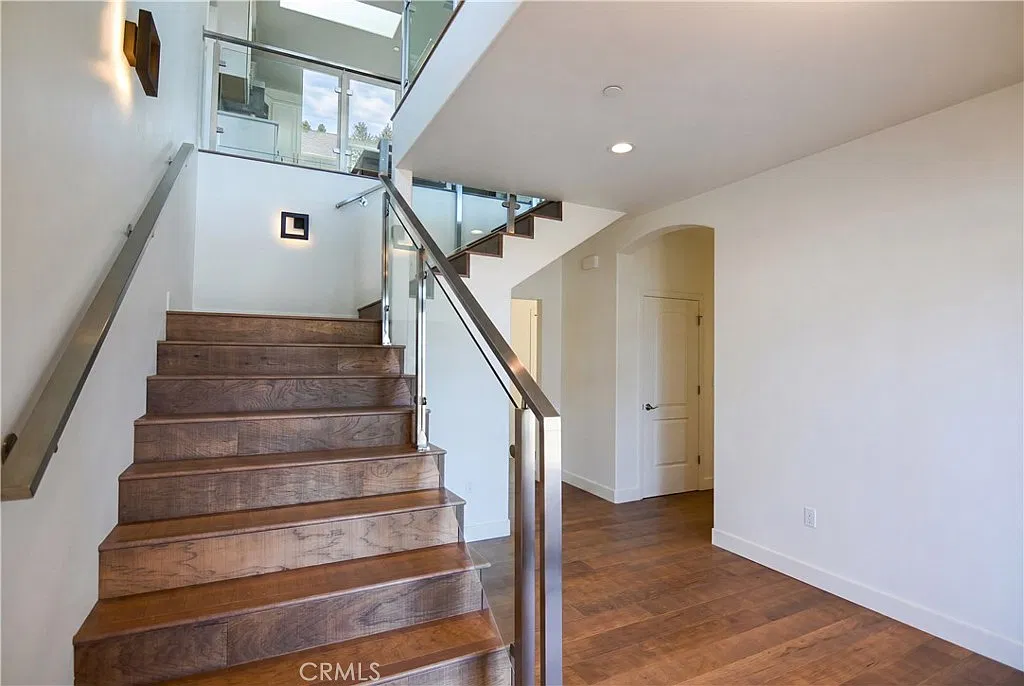 4 bed, 3.5 bath, 2795 sqft, $8,000 — Photo 2