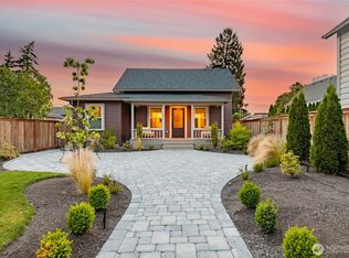 612 S 3rd St, La Conner, WA 98257
