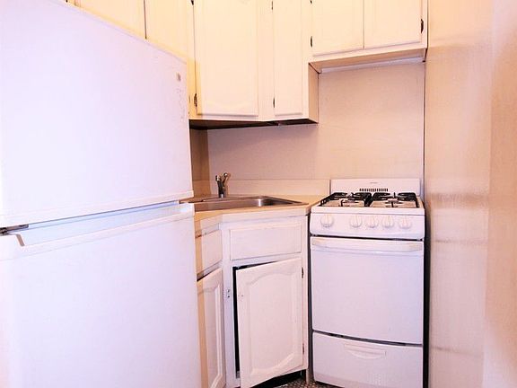 3rd image of 62 W 84th St APT Gf