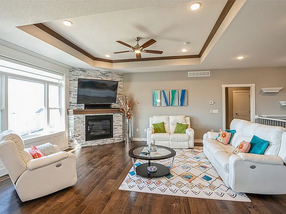 4th image of 2020 SE Waddell Way