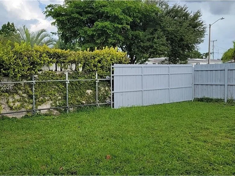 10835 SW 41st Ter — Photo 27