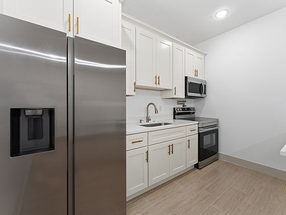 5th image of 947 Gillingham Ct