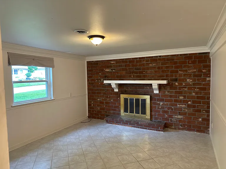 8 Debbie Dr — Photo 3