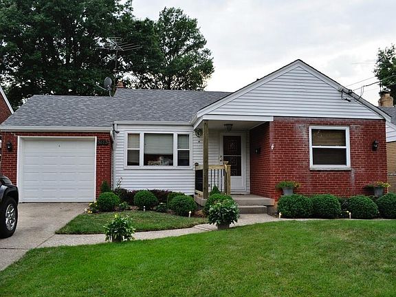 2nd image of 3613 Lakewood Dr