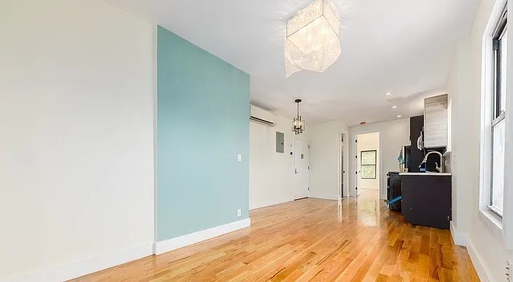 Rented by EXR | media 12