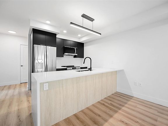 5th image of 45 Haliburton St #505