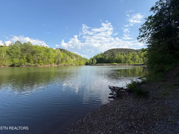 3 Three Point Rd, Vonore, TN 37885