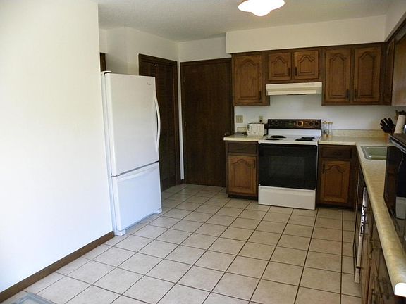 5th image of 1624 S El Chaparral Ave