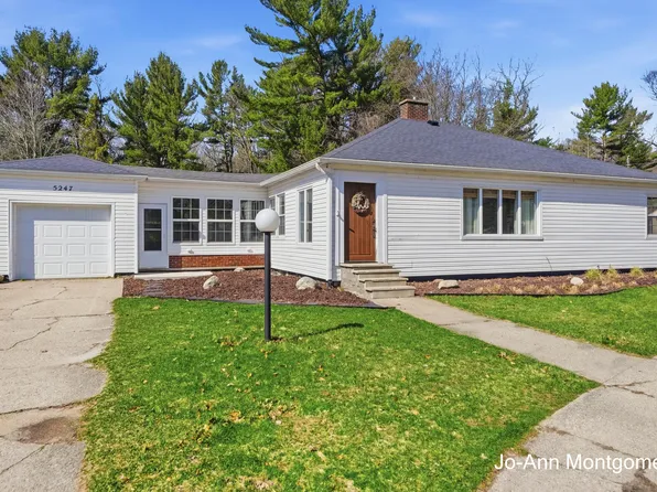 5247 Lake Harbor Rd, Muskegon, MI 49441