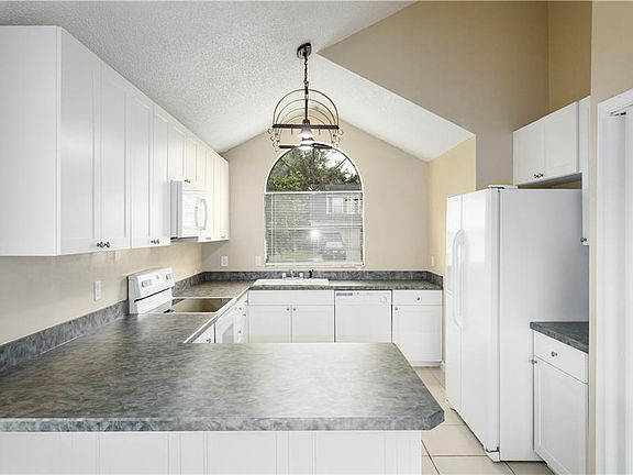 4th image of 7907 Tumblestone Dr