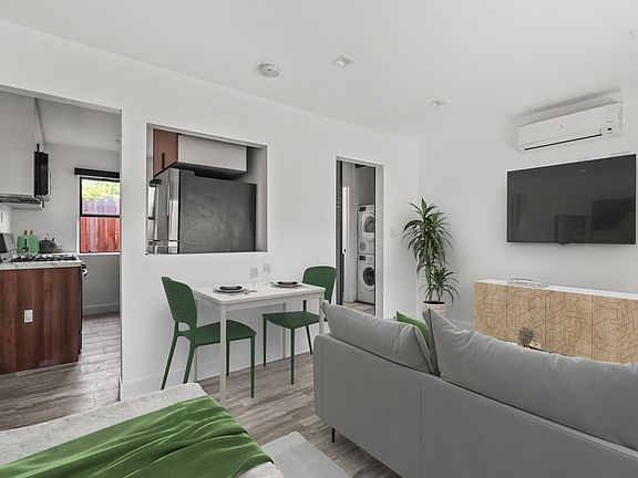 5th image of 2814 Sichel St #3