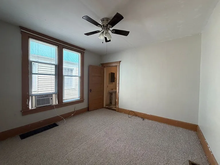 758 S Delaware Ave — Photo 8