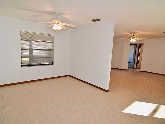 5th image of 232 Cinnamon Lake Cir