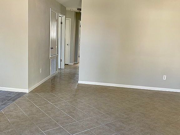 2nd image of 2372 Redwood Ln