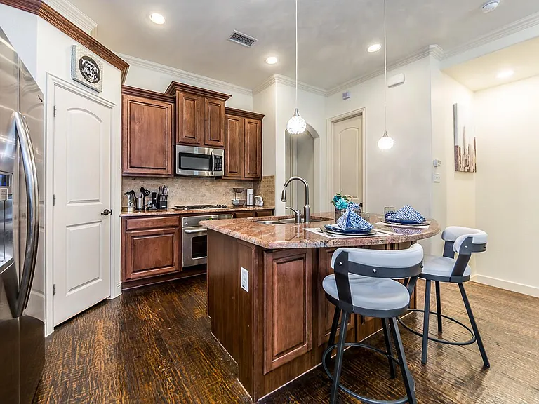 7920 Osborn Pkwy — Photo 10