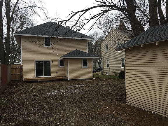 3rd image of 1728 Willard Ave SE