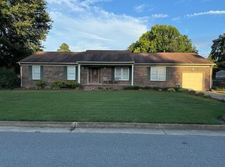 26 Carriage Hill Dr, Poquoson, VA 23662