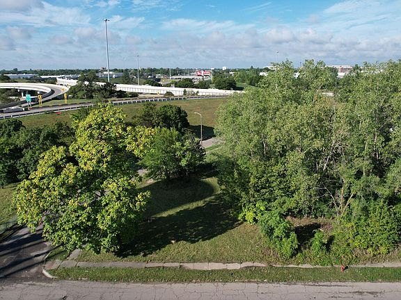 2nd image of 13451 Dequindre St
