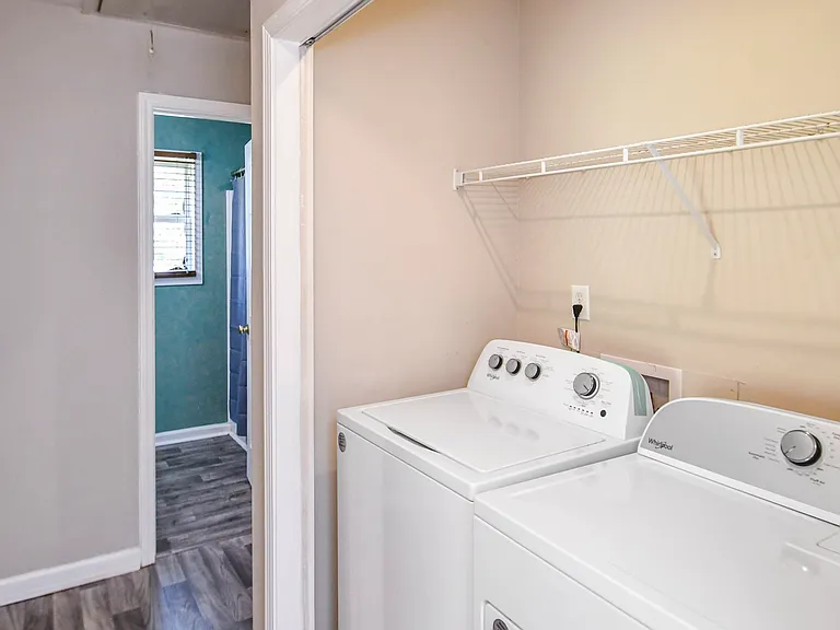 Glendale Dr — Photo 10