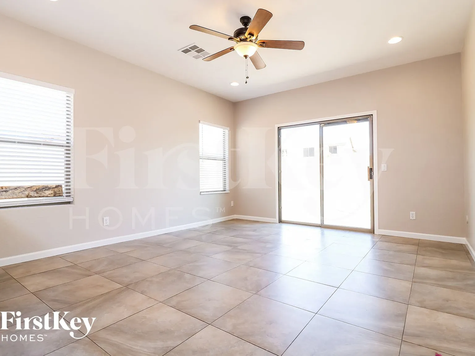 3 bed, 2.0 bath, 1961 sqft, $1,740 — Photo 2