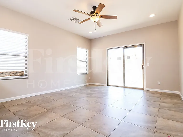 1127 S 220th Dr — Photo 2