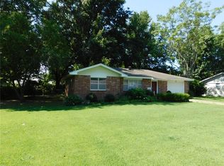 2306 SE 15th St, Bentonville, AR 72712