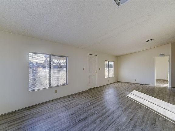 5th image of 3060 Crestview Dr