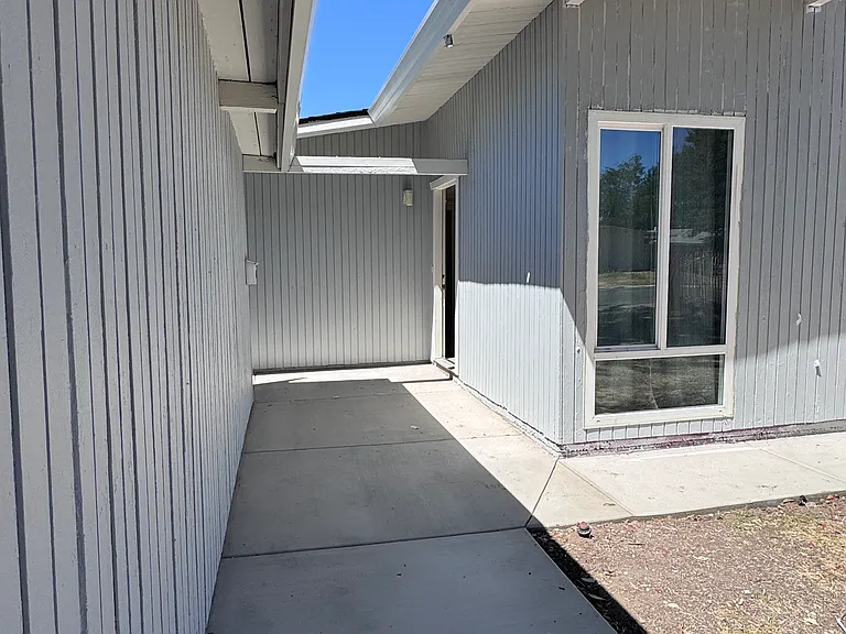 2113 62nd Ave — Photo 3