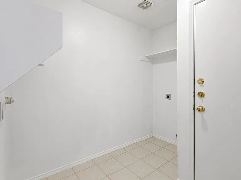 1004 Greenbend Dr — Photo 14