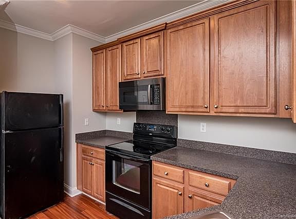 3rd image of 6327 Park Creek Dr
